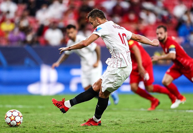 Trận cầu kỳ lạ nhất lịch sử Champions League: kỷ lục 4 quả phạt đền chỉ trong hiệp một, 2 thẻ đỏ và 1 pha bỏ lỡ khó tin - Ảnh 6. Trận cầu kỳ lạ nhất lịch sử Champions League: kỷ lục 4 quả phạt đền chỉ trong hiệp một, 2 thẻ đỏ và 1 pha bỏ lỡ khó tin - Ảnh 6.