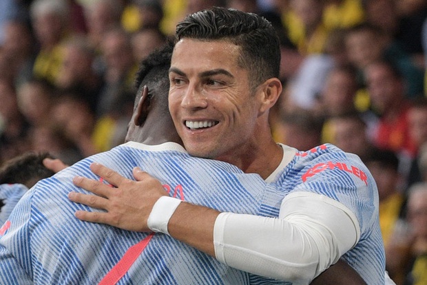 Ảnh cận cảnh: Ronaldo ghi bàn theo phong cách Đệm vương, công lớn nhất thuộc về pha vẩy khế hết nước chấm của đồng hương - Ảnh 7. Ảnh cận cảnh: Ronaldo ghi bàn theo phong cách Đệm vương, công lớn nhất thuộc về pha vẩy khế hết nước chấm của đồng hương - Ảnh 7.