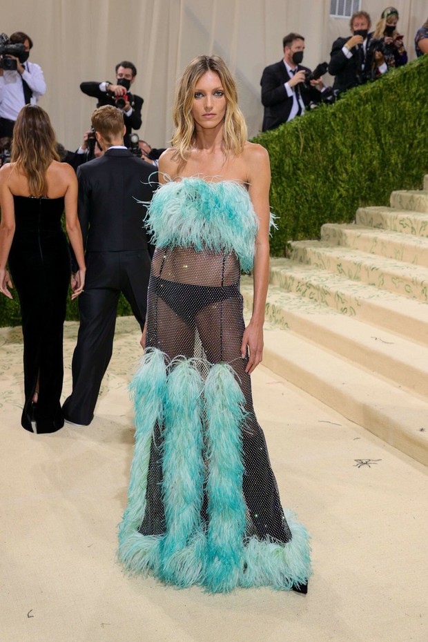 Dàn trang phục tệ nhất Met Gala 2021: Lông lá bờm xờm, nai bò khắp nơi, vườn quốc gia mang tên Met Gala? - Ảnh 10. Dàn trang phục tệ nhất Met Gala 2021: Lông lá bờm xờm, nai bò khắp nơi, vườn quốc gia mang tên Met Gala? - Ảnh 10.