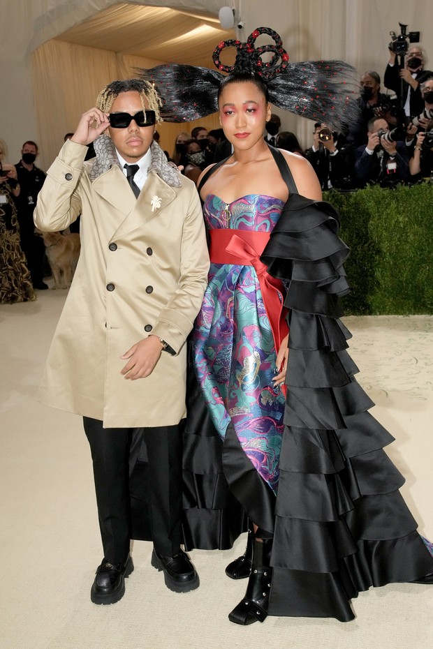 Dàn trang phục tệ nhất Met Gala 2021: Lông lá bờm xờm, nai bò khắp nơi, vườn quốc gia mang tên Met Gala? - Ảnh 7. Dàn trang phục tệ nhất Met Gala 2021: Lông lá bờm xờm, nai bò khắp nơi, vườn quốc gia mang tên Met Gala? - Ảnh 7.