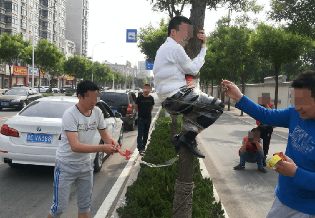 Hủ tục náo hôn: Tục lệ nghìn năm từ thời phong kiến khiến cô dâu, chú rể sợ hãi tới ám ảnh ngay trong chính ngày vui của đời mình - Ảnh 4. Hủ tục náo hôn: Tục lệ nghìn năm từ thời phong kiến khiến cô dâu, chú rể sợ hãi tới ám ảnh ngay trong chính ngày vui của đời mình - Ảnh 4.