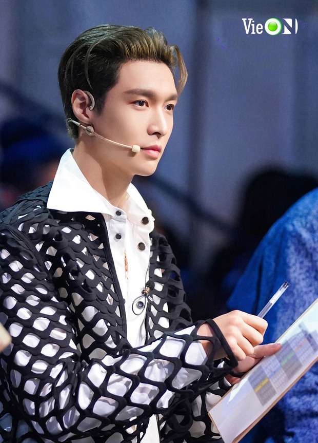 Thí sinh Việt - MT-POP stress vì Lay (EXO), hé lộ lời giải thích của Hàn Canh sau hậu trường - Ảnh 3. Thí sinh Việt - MT-POP stress vì Lay (EXO), hé lộ lời giải thích của Hàn Canh sau hậu trường - Ảnh 3.