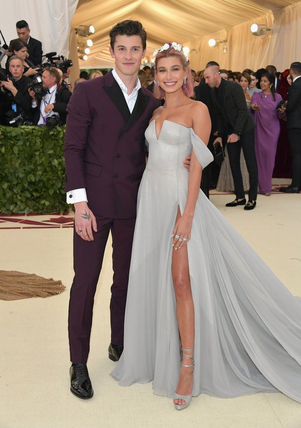 Màn hội ngộ hot nhất Met Gala: Shawn Mendes niềm nở ôm bồ cũ Hailey, Justin và Camila miệng cười nhưng tim đau hay gì? - Ảnh 7.