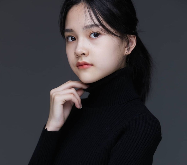 Netizen lùng sục profile sao nhí át vía Kim Yoo Jung: 13 tuổi đã đóng 14 phim, visual xịn miễn bàn - Ảnh 4.