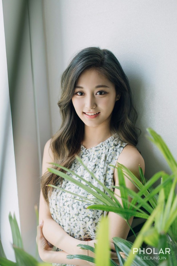 Có ai nhận ra gương mặt Tzuyu (TWICE) ngày càng khang khác? - Ảnh 2. Có ai nhận ra gương mặt Tzuyu (TWICE) ngày càng khang khác? - Ảnh 2.