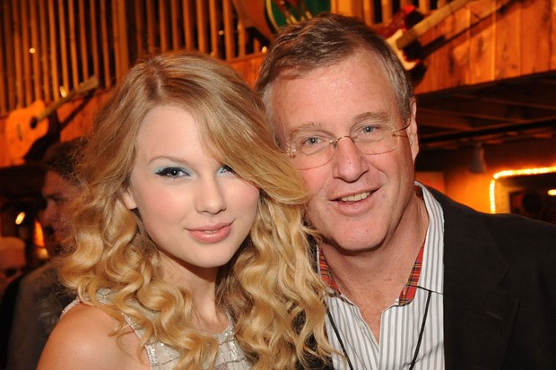 Taylor Swift composed the proposal song Love Story in just 1 hour because her parents objected to her love life?  - Photo 4.