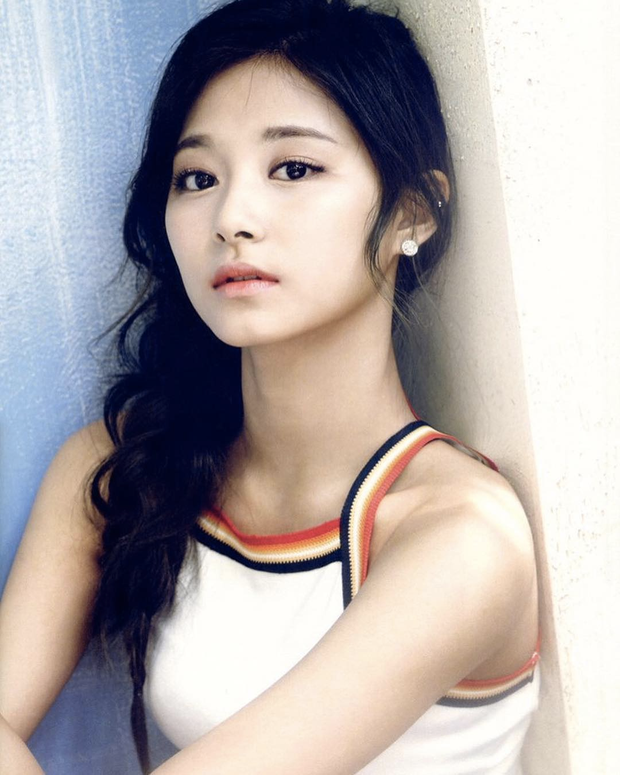 Có ai nhận ra gương mặt Tzuyu (TWICE) ngày càng khang khác? - Ảnh 1. Có ai nhận ra gương mặt Tzuyu (TWICE) ngày càng khang khác? - Ảnh 1.