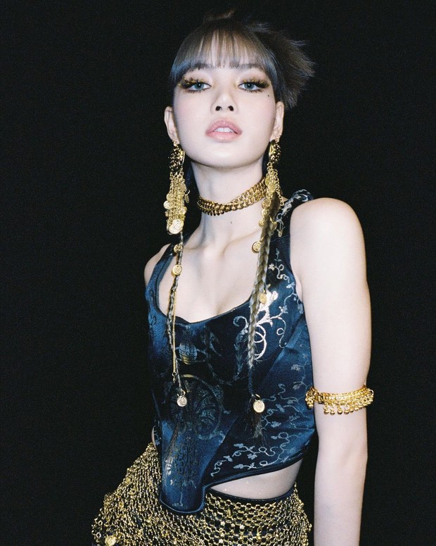 Lisa chưa quảng bá đã đánh bại girlgroup họ hàng xa của TWICE, ai còn chê flop là tới công chuyện liền! - Ảnh 3.