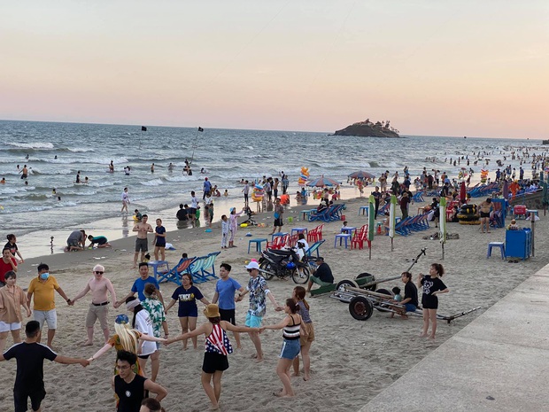 Khoảnh khắc khó quên: Chẳng ai nghĩ Vũng Tàu trông như thế này khi không có khách du lịch, càng xem lại càng há hốc mồm vì khó tin  - Ảnh 8.