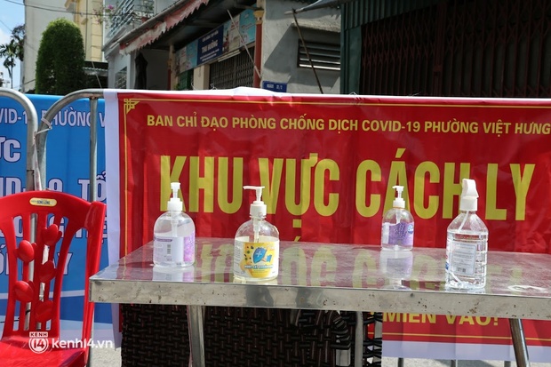 Hà Nội: Phong tỏa khu dân cư ở quận Long Biên nơi 6 người trong gia đình dương tính SARS-CoV-2 - Ảnh 7.