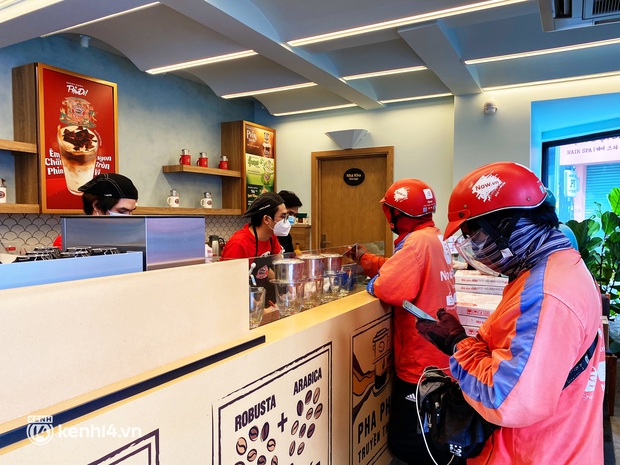 Người Sài Gòn cắt cơn thèm cafe nhờ 2 ông lớn Highlands và Katinat mở bán trên app: Cầm ly nước xúc động tưởng xuân đang về! - Ảnh 12.