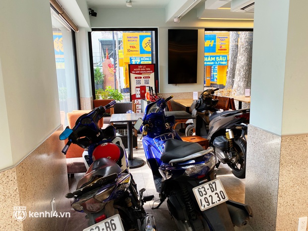 Người Sài Gòn cắt cơn thèm cafe nhờ 2 ông lớn Highlands và Katinat mở bán trên app: Cầm ly nước xúc động tưởng xuân đang về! - Ảnh 14.