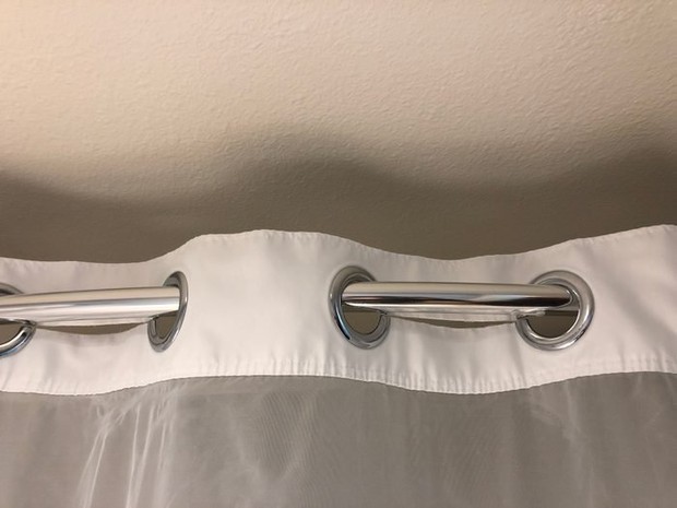 Nhiều nhà đang mắc 7 lỗi này khi vệ sinh phòng tắm, bảo sao dọn dẹp hoài mà vẫn thấy dơ dáy, bốc mùi - Ảnh 2.