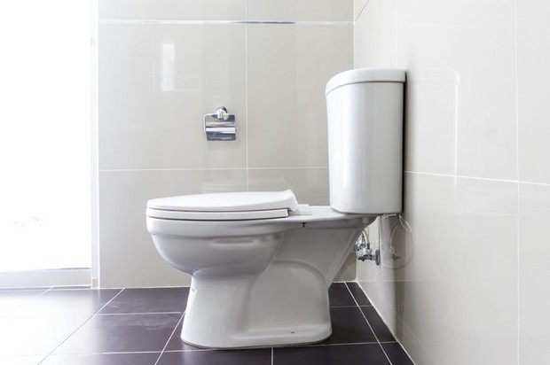 Nhiều nhà đang mắc 7 lỗi này khi vệ sinh phòng tắm, bảo sao dọn dẹp hoài mà vẫn thấy dơ dáy, bốc mùi - Ảnh 9.