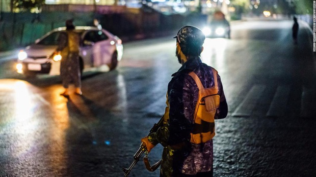 Họ sẽ săn lùng chúng tôi: Cơn ác mộng có thật của người đồng tính tại Afghanistan dưới thời Taliban - Ảnh 4.