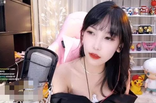 Lộ vòng một ngồn ngộn trên sóng livestream, nữ streamer khiến tất cả ngã ngửa với bí kíp này! - Ảnh 4.