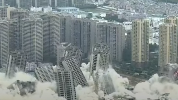 Clip: 15 tòa cao ốc cùng sụp đổ thành cát bụi chỉ trong vài giây, tưởng thảm họa nhưng đều do con người tính toán cả - Ảnh 4.