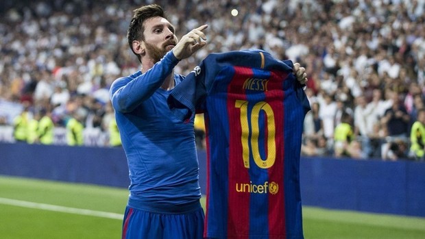 Ronaldo cởi trần giơ áo ăn mừng giống Messi và cái kết khiến fan MU vui mừng - Ảnh 4.