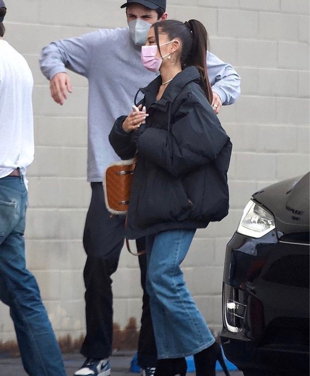 2 đôi hot nhất showbiz đi hẹn hò: Hailey ngầu đét biến ông xã Justin Bieber thành vệ sĩ, Ariana sang chảnh đối lập chồng đại gia như vừa ngủ dậy - Ảnh 8.