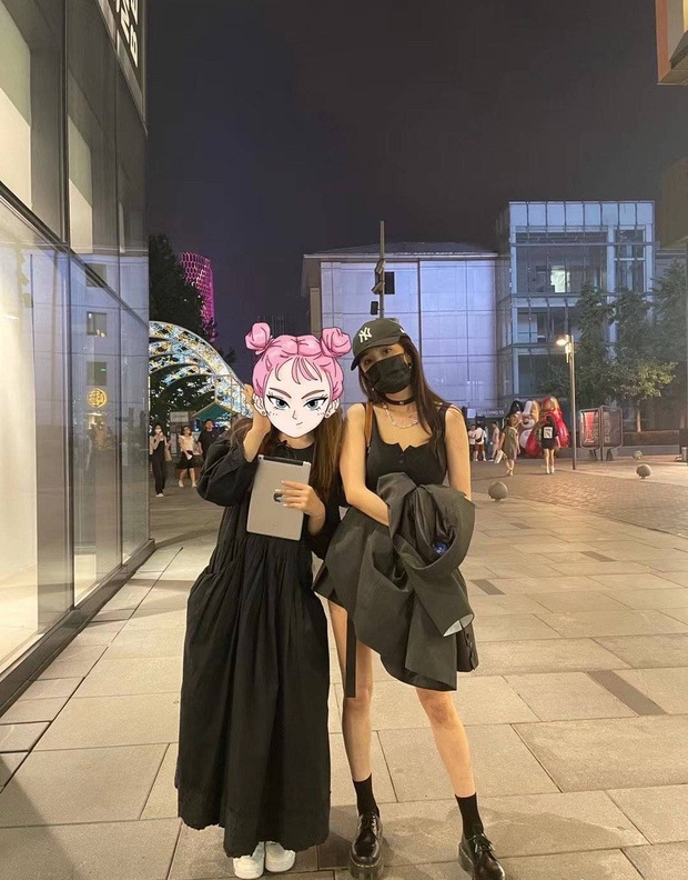 Dương Mịch bung xoã hết nấc hậu chia tay tình trẻ: Ngày càng sexy táo bạo, vung tiền mua sắm khiến Cnet hết hồn - Ảnh 13. Dương Mịch bung xoã hết nấc hậu chia tay tình trẻ: Ngày càng sexy táo bạo, vung tiền mua sắm khiến Cnet hết hồn - Ảnh 13.
