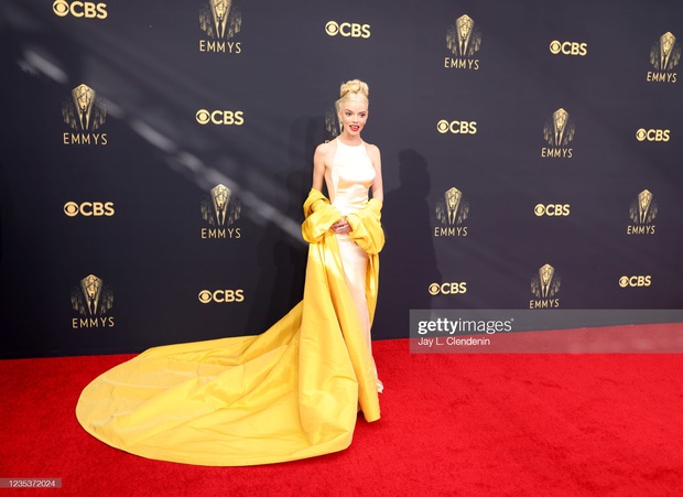 Nữ thần MET Gala đại náo Emmy 2021: Tuột dốc vì gầy rộc đi rõ ràng nhưng visual siêu thực cân sạch! - Ảnh 7.