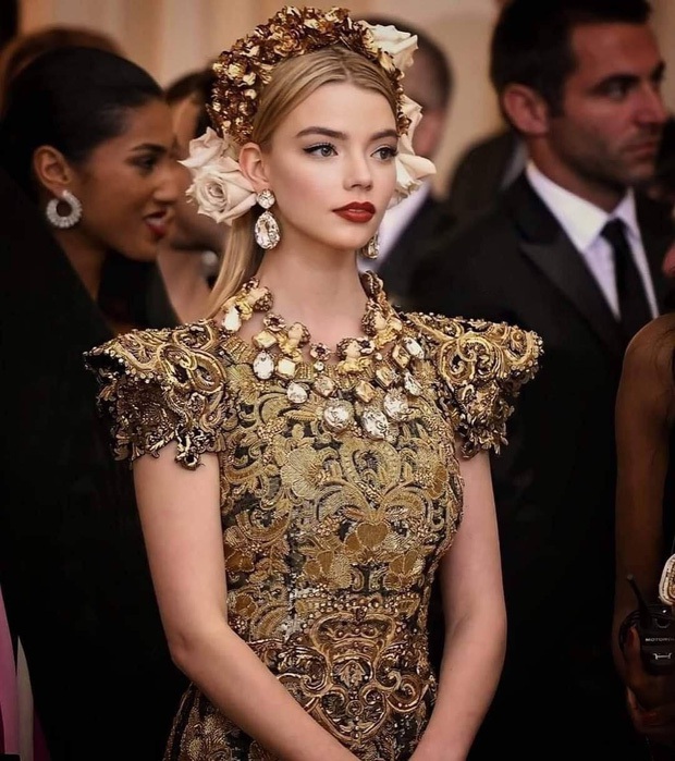 Nữ thần MET Gala đại náo Emmy 2021: Tuột dốc vì gầy rộc đi rõ ràng nhưng visual siêu thực cân sạch! - Ảnh 9.