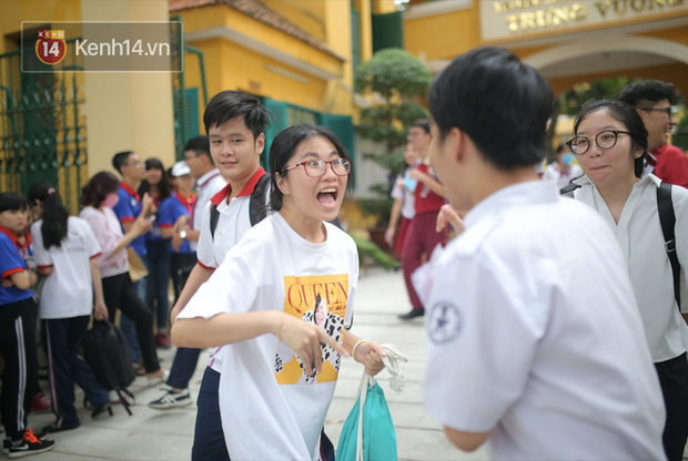 MỚI: Hà Nội xem xét cho học sinh trở lại trường vào đầu tháng 11 khi thành phố tiêm phủ mũi 2 vắc xin - Ảnh 1.
