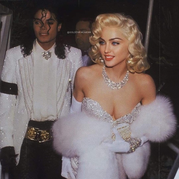 Huyền thoại thảm đỏ Oscar: Madonna đẹp đến độ kiêu sa vô thực, vòng 1 ngồn ngộn ngộp thở lu mờ ông hoàng Michael Jackson - Ảnh 2.