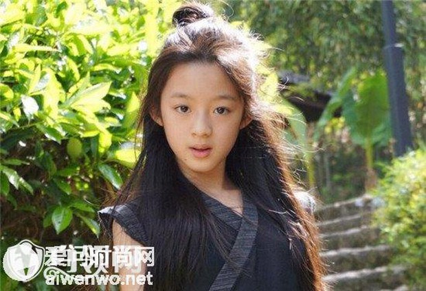 Sốc xỉu vì nhan sắc Triệu Lệ Dĩnh bản nhí sau 5 năm debut: Càng lớn càng giống đàn chị, lăm le soán ngôi Nhiệt Ba trong tương lai? - Ảnh 2. Sốc xỉu vì nhan sắc Triệu Lệ Dĩnh bản nhí sau 5 năm debut: Càng lớn càng giống đàn chị, lăm le soán ngôi Nhiệt Ba trong tương lai? - Ảnh 2.