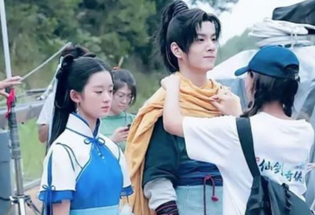Sốc xỉu vì nhan sắc Triệu Lệ Dĩnh bản nhí sau 5 năm debut: Càng lớn càng giống đàn chị, lăm le soán ngôi Nhiệt Ba trong tương lai? - Ảnh 9. Sốc xỉu vì nhan sắc Triệu Lệ Dĩnh bản nhí sau 5 năm debut: Càng lớn càng giống đàn chị, lăm le soán ngôi Nhiệt Ba trong tương lai? - Ảnh 9.