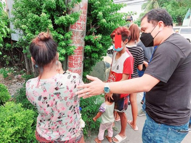 Đi ngang qua miệng cống thấy gì đó giống búp bê, người đàn ông tới gần thì hoảng hồn trước cảnh tượng khó tin liền báo cảnh sát - Ảnh 3. Đi ngang qua miệng cống thấy gì đó giống búp bê, người đàn ông tới gần thì hoảng hồn trước cảnh tượng khó tin liền báo cảnh sát - Ảnh 3.