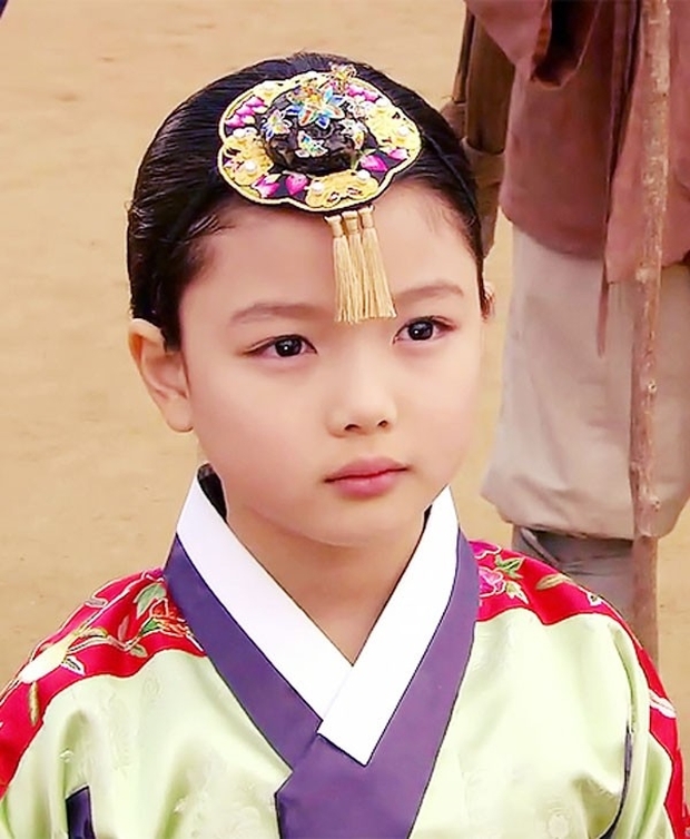 Kim Yoo Jung xứng danh nữ thần Hanbok của Kbiz: Từ thiên thần nhí hoá mỹ nữ, sao lúc nào cũng thoát tục như tiên tử thế này? - Ảnh 2.