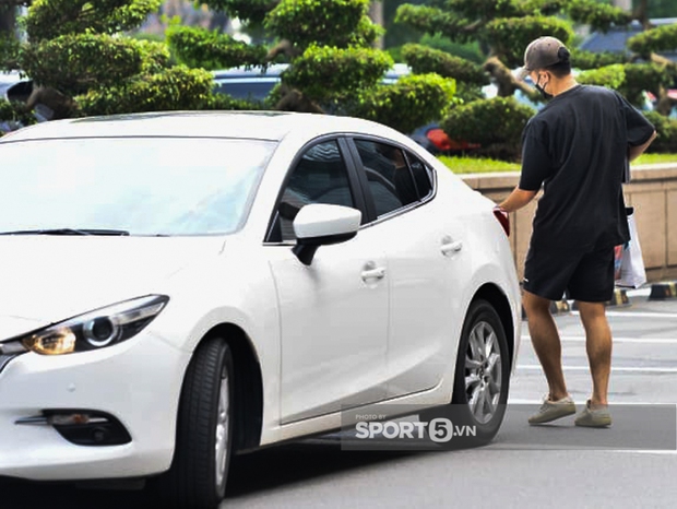 Vợ Xuân Trường lần đầu lộ diện sau vụ bị netizen nhận xét lạnh lùng, thái độ có như trước đây? - Ảnh 5. Vợ Xuân Trường lần đầu lộ diện sau vụ bị netizen nhận xét lạnh lùng, thái độ có như trước đây? - Ảnh 5.