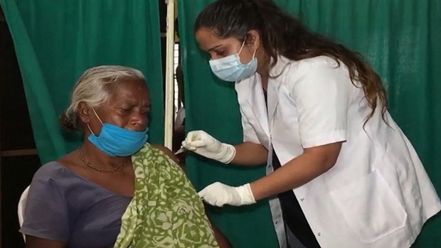 Rút ngắn thời gian giữa hai mũi vaccine của AstraZeneca - Ảnh 1. Rút ngắn thời gian giữa hai mũi vaccine của AstraZeneca - Ảnh 1.