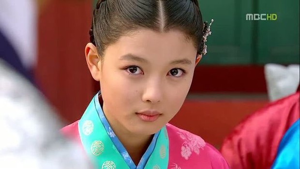 Kim Yoo Jung xứng danh nữ thần Hanbok của Kbiz: Từ thiên thần nhí hoá mỹ nữ, sao lúc nào cũng thoát tục như tiên tử thế này? - Ảnh 5.