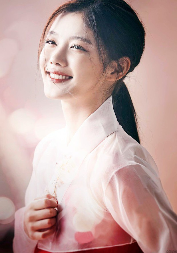 Kim Yoo Jung xứng danh nữ thần Hanbok của Kbiz: Từ thiên thần nhí hoá mỹ nữ, sao lúc nào cũng thoát tục như tiên tử thế này? - Ảnh 8.