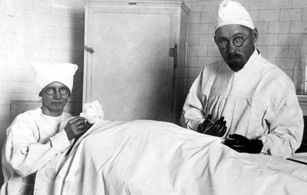 Vị bác sĩ lắp... tinh hoàn dê cho người để chữa liệt dương rồi kiếm bộn tiền: Chuyện tưởng đùa mà có thật 100% - Ảnh 3. Vị bác sĩ lắp... tinh hoàn dê cho người để chữa liệt dương rồi kiếm bộn tiền: Chuyện tưởng đùa mà có thật 100% - Ảnh 3.