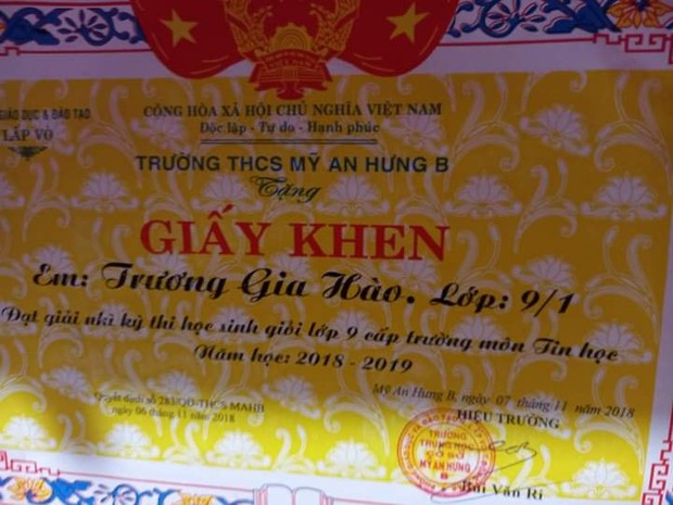 Con trai đạt giải Nhì học sinh giỏi bố mẹ tự hào khoe khắp xóm và sự thật động trời bị che giấu suốt 3 năm - Ảnh 1.