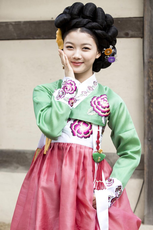 Kim Yoo Jung xứng danh nữ thần Hanbok của Kbiz: Từ thiên thần nhí hoá mỹ nữ, sao lúc nào cũng thoát tục như tiên tử thế này? - Ảnh 6.