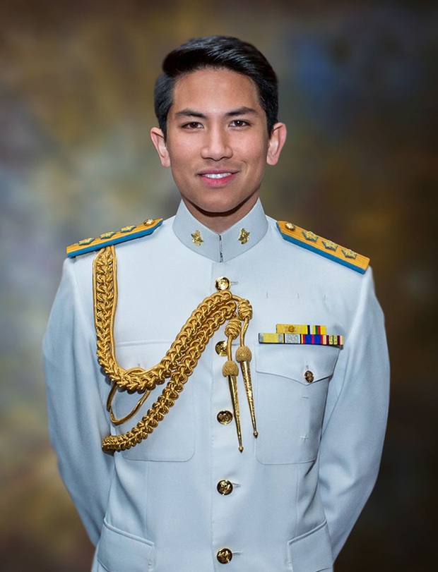 Hoàng tử điển trai nhất Brunei - người thừa kế 20 tỷ USD “cực phẩm” từ đầu đến chân từng làm MXH náo loạn giờ có cuộc sống thế nào? - Ảnh 4.
