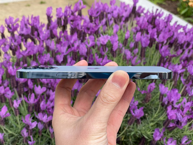 Bóc tem iPhone 13 Pro Max phiên bản màu Sierra Blue trong ngày mở bán - Ảnh 6.