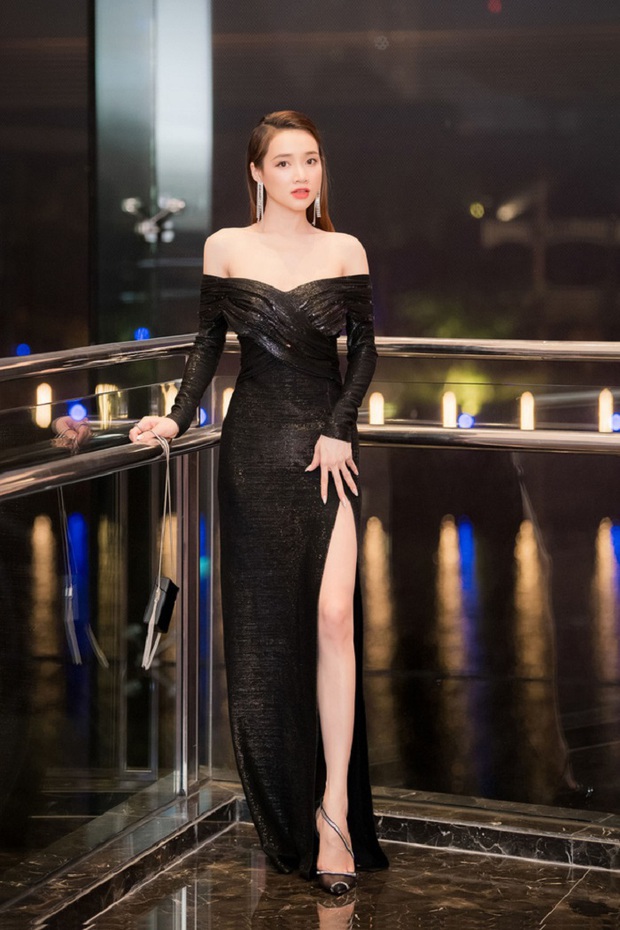 Nghịch lý Vbiz: Mỹ nhân mặc váy xẻ cao tới gần rốn nhưng vẫn phải che đậy cho đỡ lộ hàng? - Ảnh 4. Nghịch lý Vbiz: Mỹ nhân mặc váy xẻ cao tới gần rốn nhưng vẫn phải che đậy cho đỡ lộ hàng? - Ảnh 4.