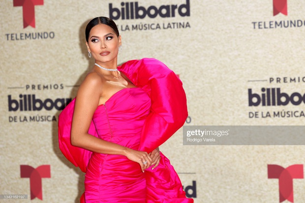 Thảm đỏ Billboard Latin: Camila lột xác át cả Hoa hậu Hoàn vũ, dàn mỹ nhân đua nhau phô body xôi thịt lộ cả điểm nhạy cảm - Ảnh 8.
