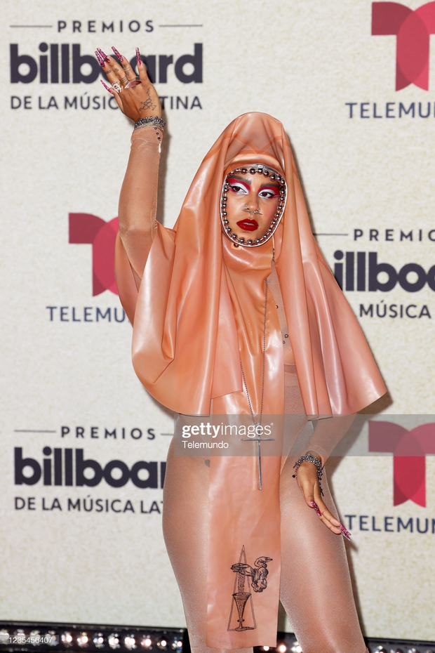 Thảm đỏ Billboard Latin: Camila lột xác át cả Hoa hậu Hoàn vũ, dàn mỹ nhân đua nhau phô body xôi thịt lộ cả điểm nhạy cảm - Ảnh 16.