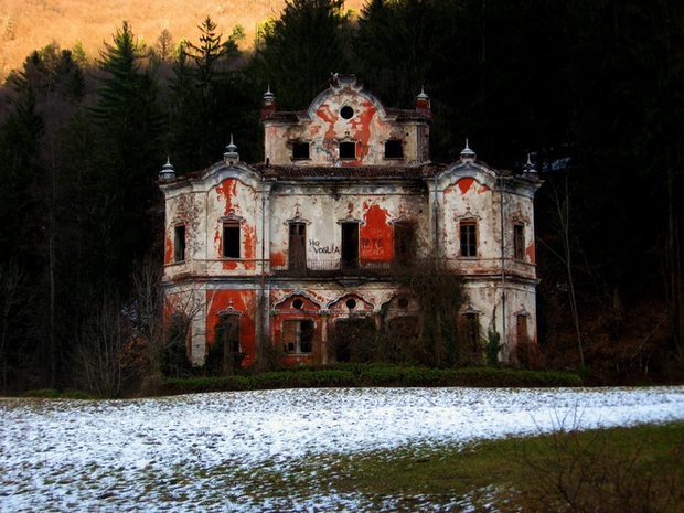 “Biệt phủ ma” giữa lòng nước Ý: Từ công trình hoành tráng bậc nhất đến địa điểm bỏ hoang sau án mạng khủng khiếp của gia chủ hoàng tộc - Ảnh 3.