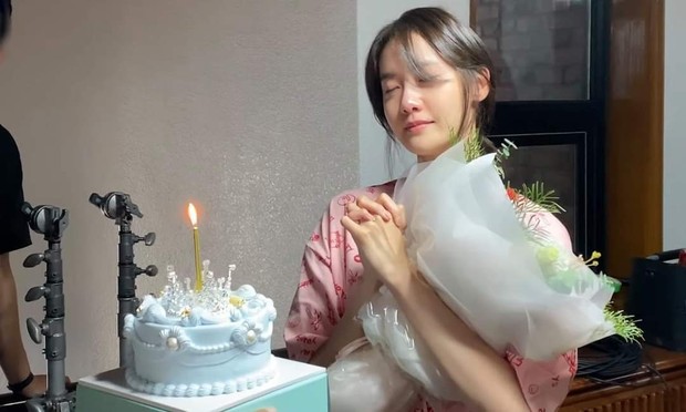 Yoona (SNSD) tung vlog mới khóc sưng mắt, dân tình chỉ chú ý nhan sắc không son phấn đỉnh cao - Ảnh 5.