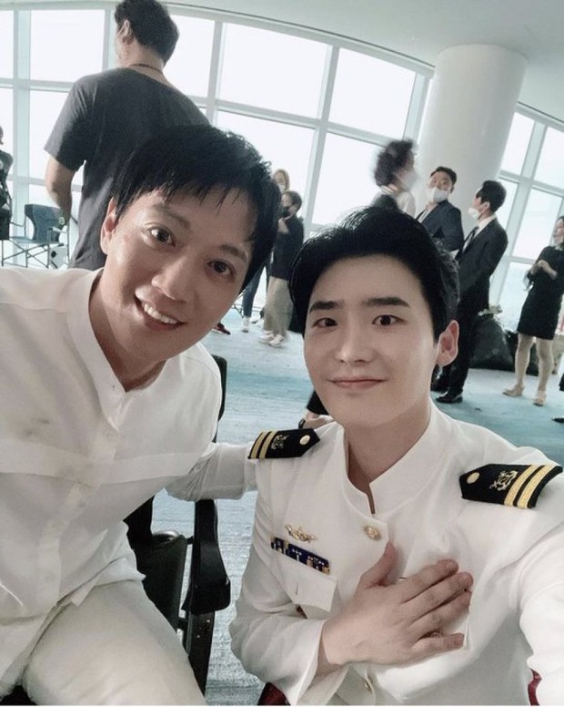 Lee Jong Suk - Cha Eun Woo lần đầu lộ diện chung ở phim mới, visual nhân đôi thế này ai chịu nổi - Ảnh 5. Lee Jong Suk - Cha Eun Woo lần đầu lộ diện chung ở phim mới, visual nhân đôi thế này ai chịu nổi - Ảnh 5.