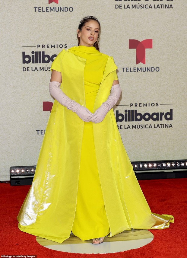 Thảm đỏ Billboard Latin: Camila lột xác át cả Hoa hậu Hoàn vũ, dàn mỹ nhân đua nhau phô body xôi thịt lộ cả điểm nhạy cảm - Ảnh 17.