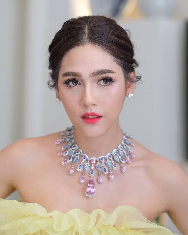 Nữ hoàng showbiz Thái Lan Chompoo Araya thông báo mang thai lần 3 với tỷ phú khét tiếng ở tuổi 40 - Ảnh 2.