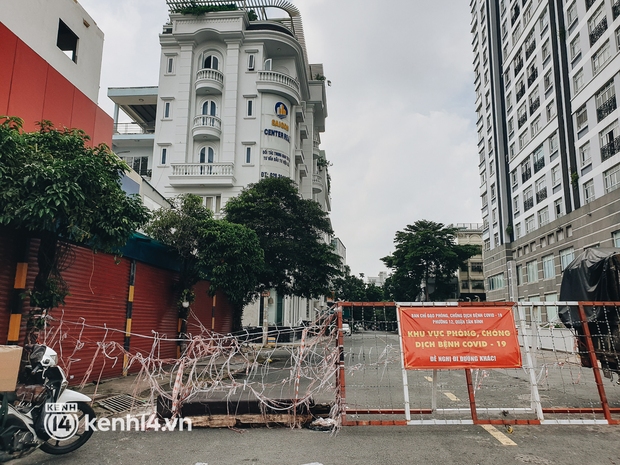 Cận cảnh những chốt chặn bít bùng bằng tôn thép, dây lưới ở Sài Gòn dự kiến sẽ được tháo gỡ trước 30/9 - Ảnh 17.